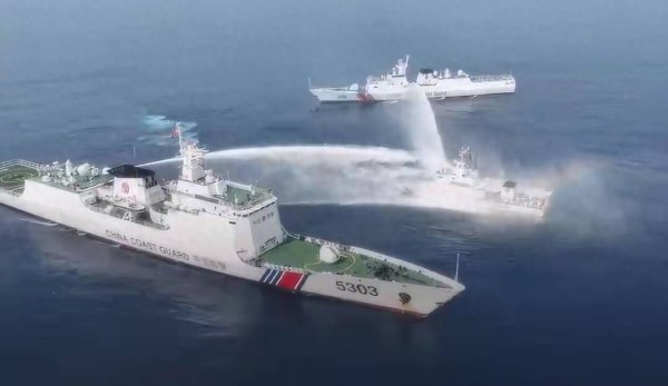 配资客服是不是违法的呀 菲律宾等来挑衅后果，中国海警舰艇前出菲方家门口，菲舰无法出港